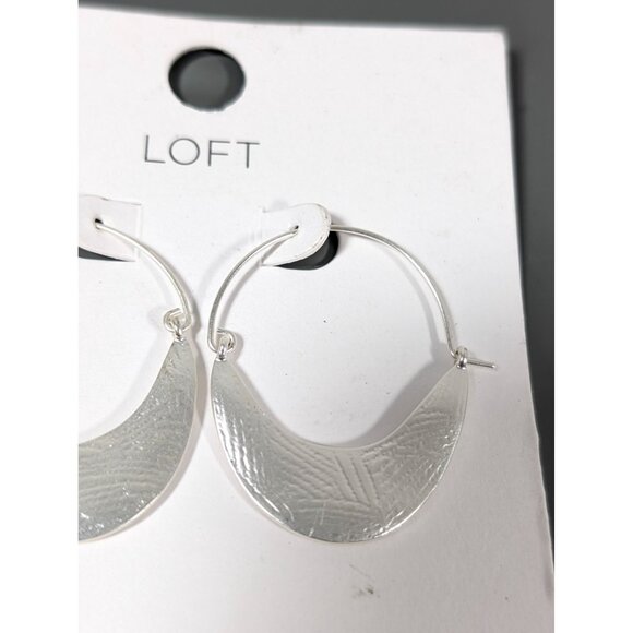 LOFT Silver Tone Textured Boho Curved Bar Hoop Earrings Pierced NEW - Picture 2 of 5